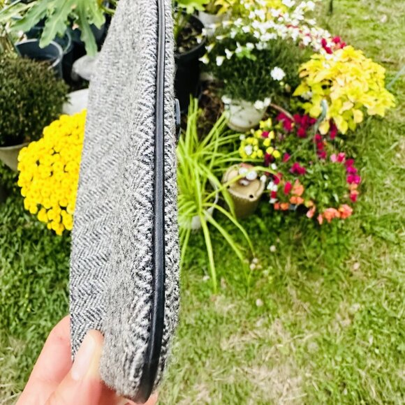 Vintage Coach Coach Herringbone Woolen Tweed Clutch Wristlet Black and White - Picture 13 of 16